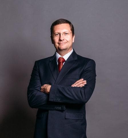 Петр Лесников